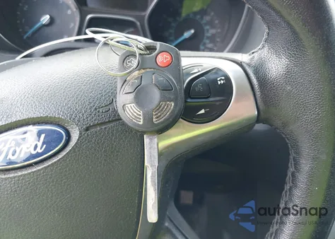 2014 Ford Focus Se z USA, uszkodzony, nr VIN 1FADP3K26EL381023